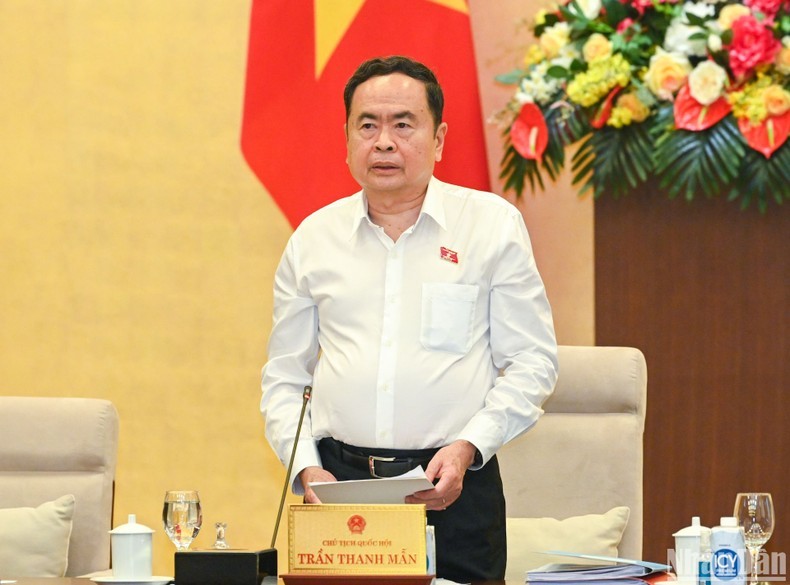 El presidente de la Asamblea Nacional de Vietnam, Tran Thanh Man, interviene en la sesión. (Fotografía: Nhan Dan)