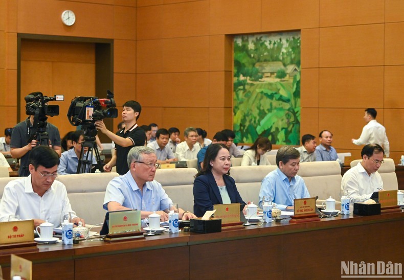 Delegados en el coloquio. (Fotografía: Nhan Dan)