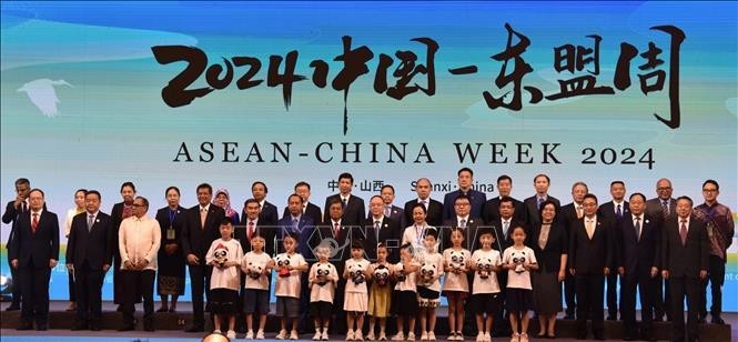 Delegados participantes en el acto inaugural de la Semana Asean-China. (Fotografía: VNA)