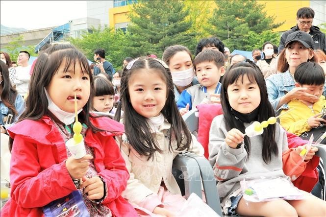 Organizan campamento de verano para niños de familias multiculturales surcoreanos-vietnamitas. (Fotografía: VNA)