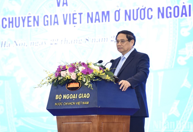 El primer ministro de Vietnam, Pham Minh Chinh, interviene en el evento. (Fotografía: VNA)