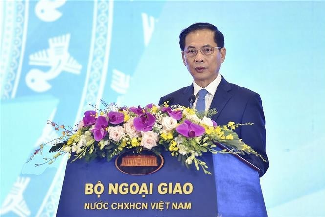 El ministro de Relaciones Exteriores de Vietnam, Bui Thanh Son, habla en el evento. (Fotografía: VNA)