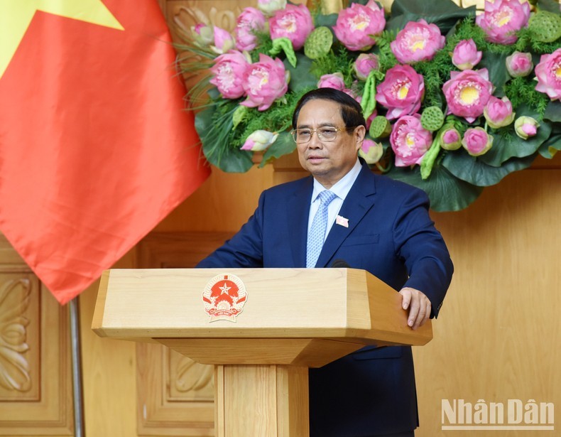 El primer ministro Pham Minh Chinh interviene en la reunión. (Fotografía: Nhan Dan)