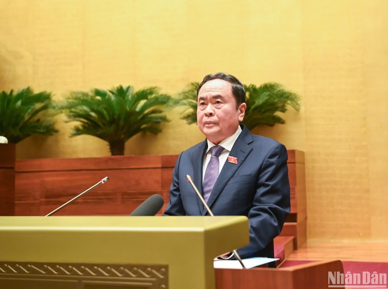 El presidente de la Asamblea Nacional de Vietnam, Tran Thanh Man, pronuncia el discurso de clausura de la reunión. (Fotografía: Nhan Dan)