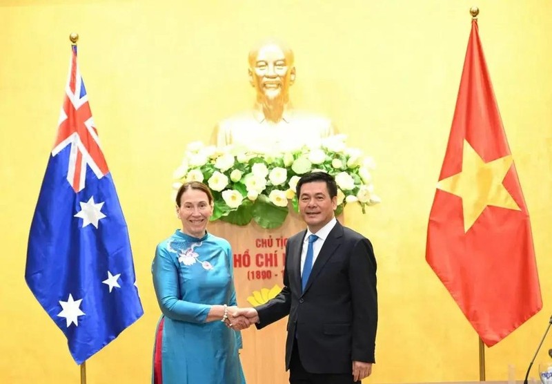 El ministro de Industria y Comercio de Vietnam, Nguyen Hong Dien, y la presidenta del Senado australiano, Sue Lines. (Fotografía: VNA)