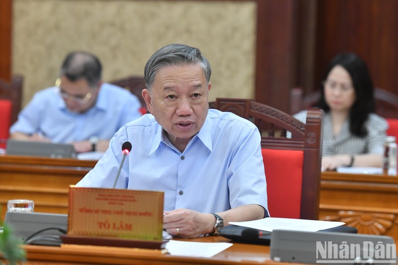 El secretario general del Partido Comunista de Vietnam y presidente del país, To Lam, habla en una reunión hoy sobre superación las consecuencias del supertifón Yagi. (Fotografía: Nhan Dan)