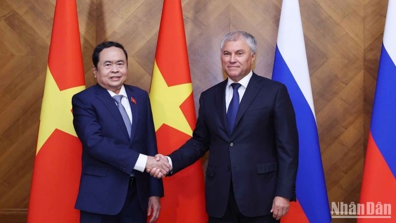 El presidente de la Asamblea Nacional de Vietnam, Tran Thanh Man (izquierda), y el presidente de la Duma Estatal de la Asamblea Federal de Rusia, Vyacheslav Victorovich Volodin. (Fotografía: Nhan Dan)