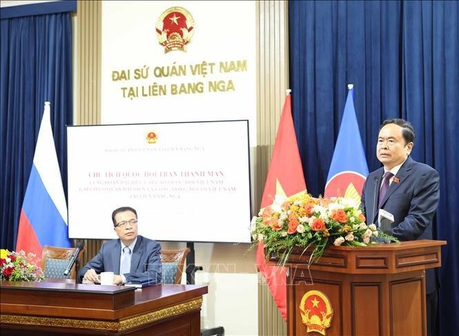 El presidente de la Asamblea Nacional de Vietnam, Tran Thanh Man, habla en el encuentro. (Fotografía: VNA)