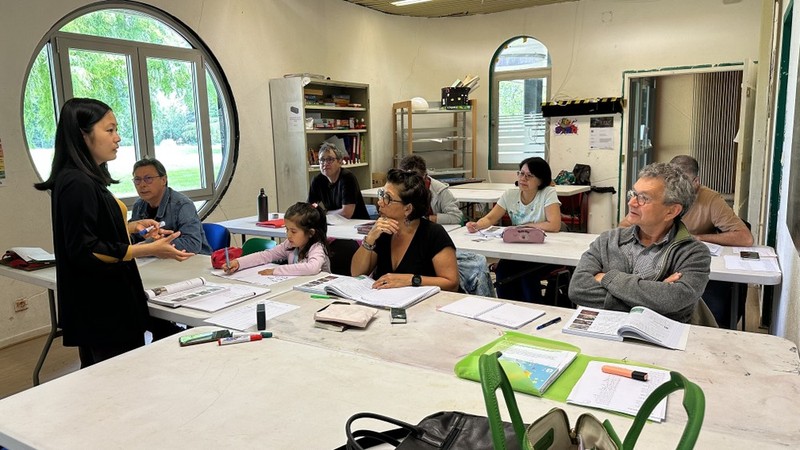 En una clase del idioma vietnamita en Burdeos. (Fotografía: VNA)