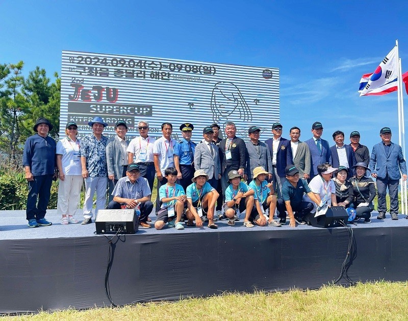 Los delegados posan en un evento en la isla de Jeju. (Fotografía: Asociación de Turismo de Ninh Thuan)