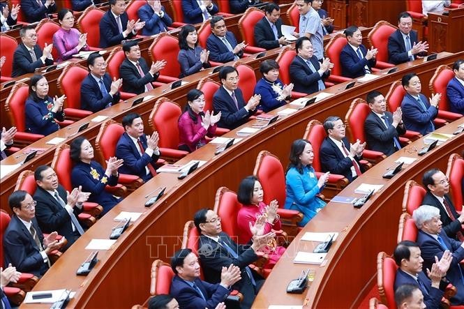 Los delegados participan en el décimo pleno del Comité Central del Partido Comunista de Vietnam. (Fotografía: VNA)