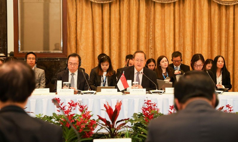 El ministro de Trabajo de Singapur, Tan See Leng, pronuncia un discurso en la XVIII Conferencia Ministerial sobre la Conexión Económica Vietnam-Singapur. (Fotografía: VNA)