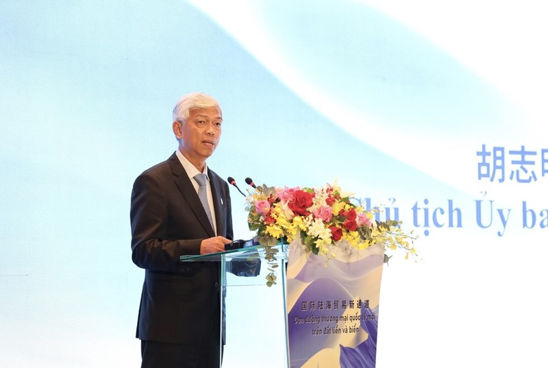 El vicepresidente del Comité Popular de Ciudad Ho Chi Minh Vo Van Hoan habla en la conferencia. (Fotografía: VNA)