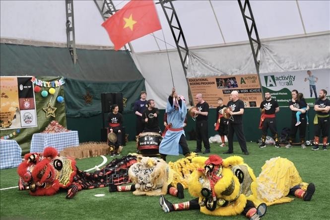 Una de las actividades artísticas en el evento. (Fotografía: VNA)