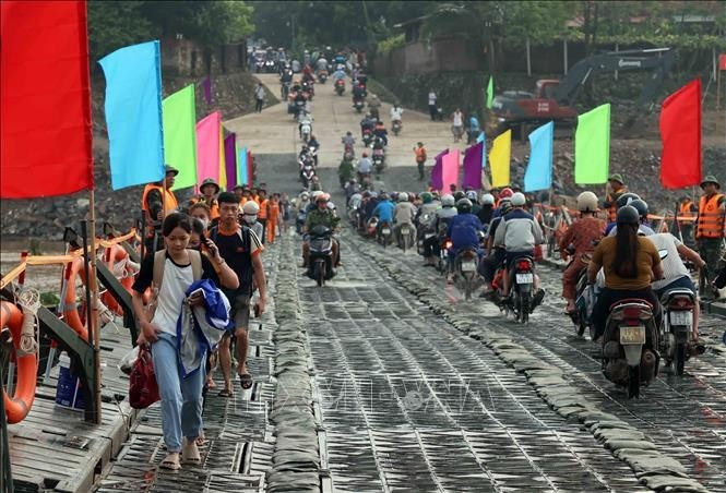 El puente flotante de Phong Chau. (Fotografía: VNA)