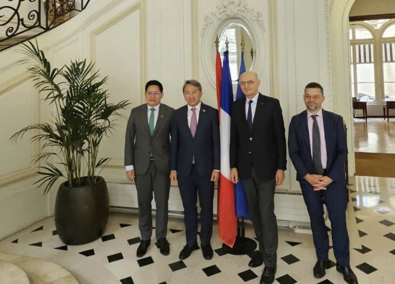 Altos funcionarios de los Ministerios de Justicia de Vietnam y Francia en el encuentro. (Fotografía: VNA)