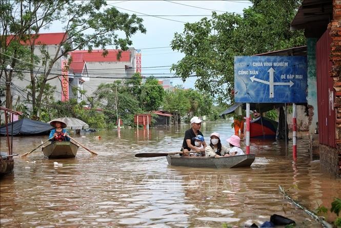 La comuna de Tri Yen, en el distrito de Yen Dung, en la provincia norteña de Bac Giang, se inunda tras el paso del tifón Yagi. (Fotografía: VNA)