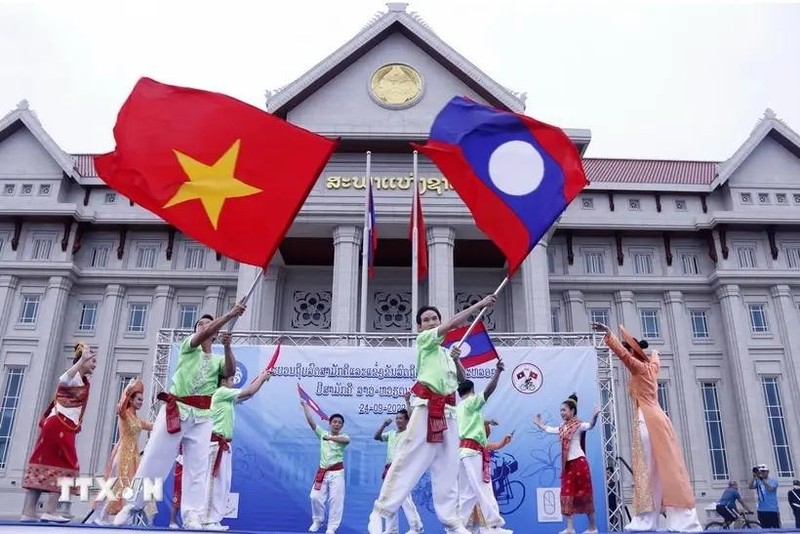 Una actuación artística para conmemorar el Año de Solidaridad y Amistad entre Laos-Vietnam y Vietnam-Laos en 2022. (Fotografía: Archivo de VNA)