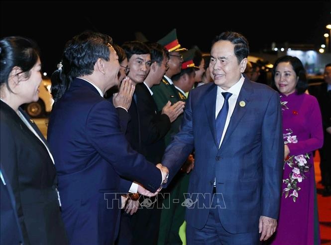 El presidente de la Asamblea Nacional de Vietnam, Tran Thanh Man, concluye su visita oficial a Laos y su asistencia a la AIPA 45. (Fotografía: VNA)