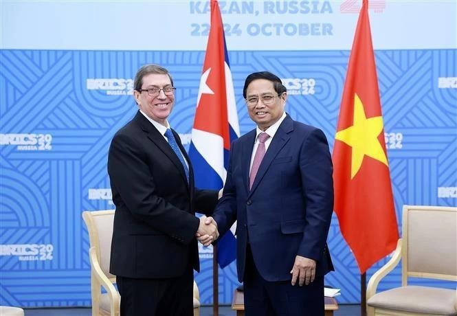 El primer ministro de Vietnam, Pham Minh Chinh, y el ministro de Relaciones Exteriores de Cuba, Bruno Rodríguez Parrilla. (Fotografía: VNA)