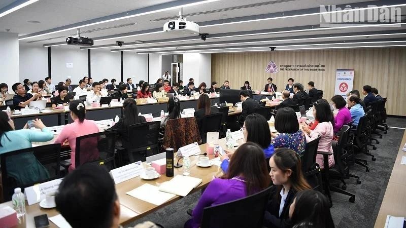 Participantes en la conferencia celebrada en Bangkok el 29 de octubre. (Fotografía: VNA)