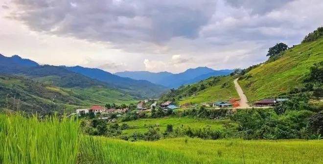 Se han formado muchas carreteras entre aldeas y comunas para ayudar a los habitantes de la provincia de Kon Tum a facilitar sus actividades económicas. (Fotografía: VNA)