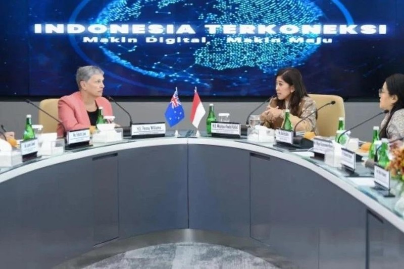 La ministra de Comunicaciones y Asuntos Digitales de Indonesia, Meutya Hafid (derecha), se reúne con la embajadora de Australia en Indonesia, Penny Williams. (Fotografía: antaranews.com)