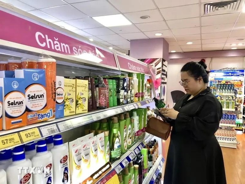 Los consumidores de Ciudad Ho Chi Minh dan prioridad a la compra de productos que participan en la campaña de consumo ecológico. (Fotografía: VNA)