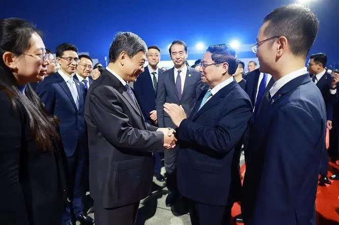 En la ceremonia de despedida del primer ministro vietnamita, Pham Minh Chinh, en el Aeropuerto Internacional de Chongqing-Jiangbei. (Fotografía: VNA)