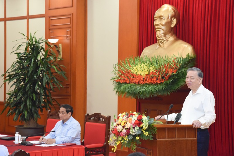 El secretario general del Partido Comunista de Vietnam, To Lam, interviene en la reunión. (Fotografía: Nhan Dan)