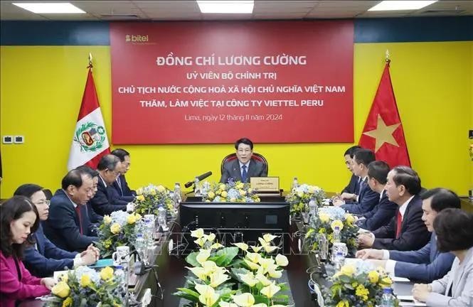 El presidente de Vietnam, Luong Cuong, en la sesión de trabajo con la empresa Viettel Perú. (Fotografía: VNA)