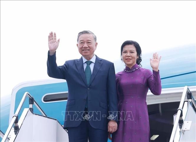 El secretario general del Partido Comunista de Vietnam, To Lam, y su esposa. (Fotografía: VNA)