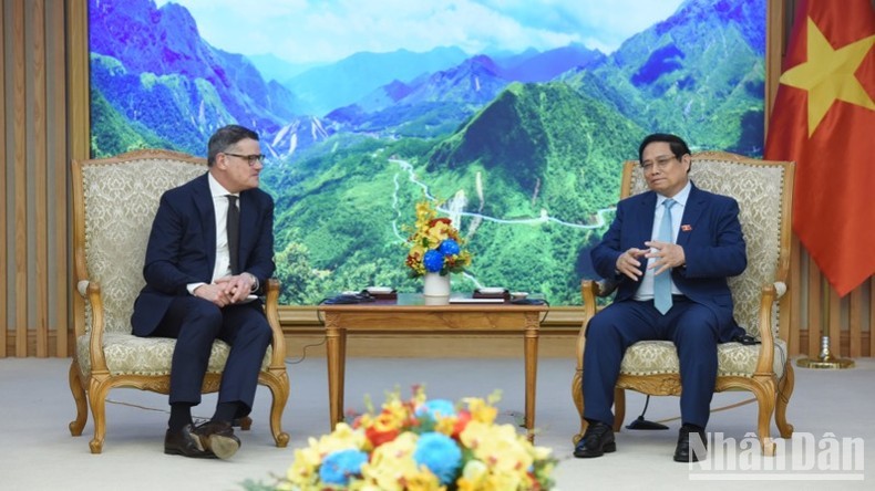 El primer ministro de Vietnam, Pham Minh Chinh, se reúne con el ministro-presidente del estado alemán de Hesse, Boris Rhein. (Fotografía: Nhan Dan)