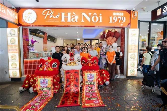 Llevan el sabor de Pho vietnamita a comensales internacionales