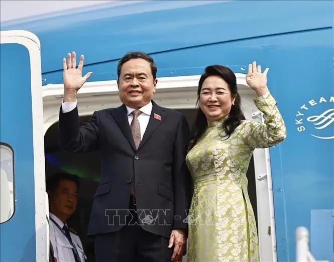 El presidente de la Asamblea Nacional de Vietnam, Tran Thanh Man, y su esposa, Nguyen Thi Thanh Nga. (Fotografía: VNA)