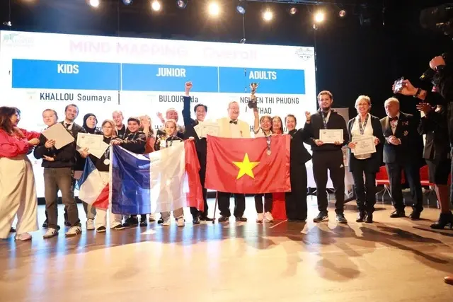 El equipo vietnamita de deportes mentales logra resultados sobresalientes en el Campeonato Mundial de Lectura Rápida y Mapas Mentales de 2024 y en el Campeonato Mundial de Memoria de este año. (Fotografía: thanhnien.vn)