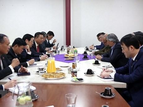 El jefe de la Comisión de Asuntos Internos del Comité Central del Partido Comunista de Vietnam, Phan Dinh Trac, se reunió con el secretario general del Partido Comunista de Chile, Lautaro Carmona. (Fotografía: VNA)