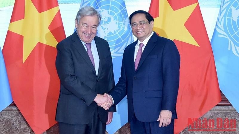 El premier vietnamita Pham Minh Chinh y el secretario general de la ONU, António Guterres, antes del encuentro.
