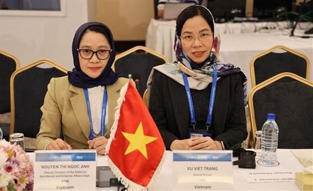 La directora general de la VNA, Vu Viet Trang (derecha), encabezó la delegación vietnamita para asistir a la 18ª Asamblea General de la OANA (Fuente: VNA)