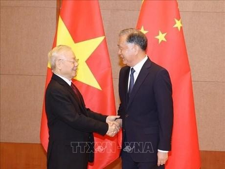 El secretario general del Partido Comunista de Vietnam, Nguyen Phu Trong, y el presidente del Comité Permanente de la Asamblea Popular Nacional de China, Li Zhanshu. (Fotografía: VNA)