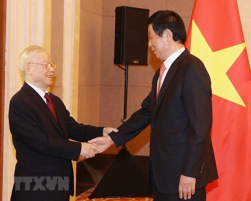 El secretario del PCC Nguyen Phu Trong se encuentra con el presidente del Comité Permanente de la Asamblea Popular de China, Li Zhanshu.