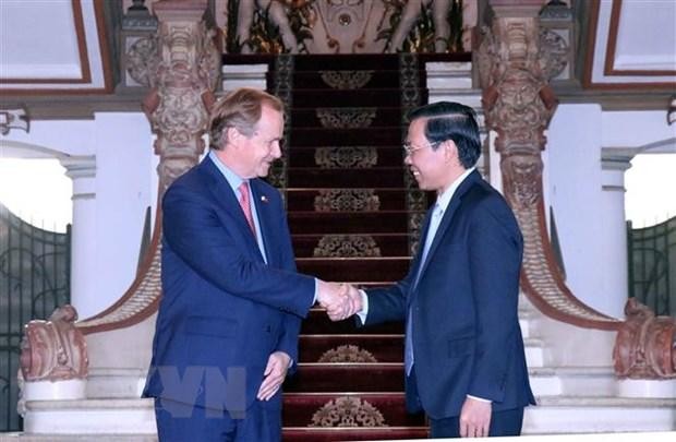 Phan Van Mai, presidente del Comité Popular de Ciudad Ho Chi Minh se encuentra con Gustavo Eduardo Bordet, gobernador de Entre Ríos. (Fotografía: VNA)
