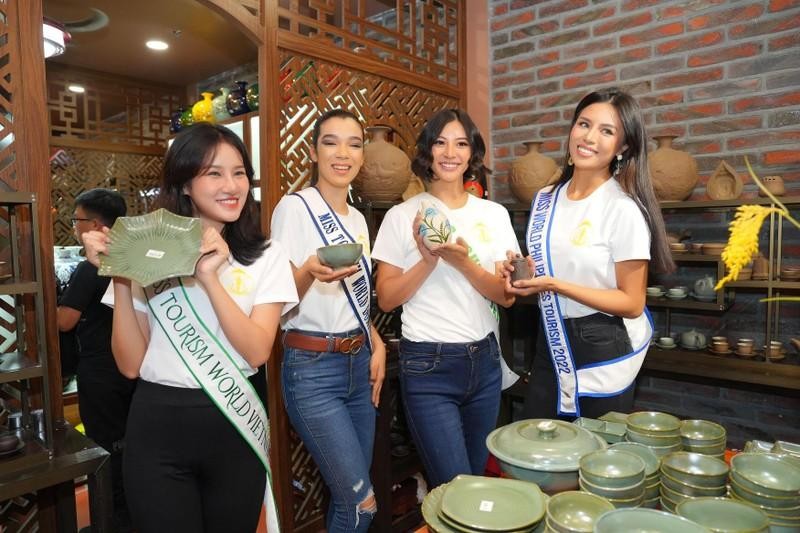 Promueven en Miss Turismo Mundial 2022 turismo hacia Bat Trang.