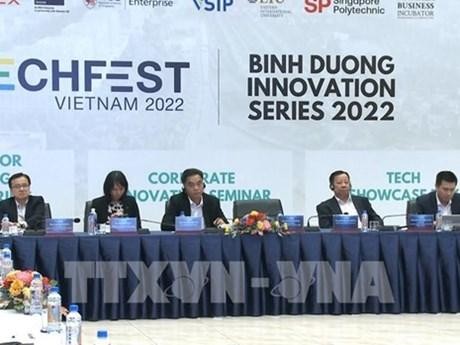 Participantes en un talle de Techfest Vietnam 2022, organizado en la provincia de Binh Duong. (Fotografía: VNA)
