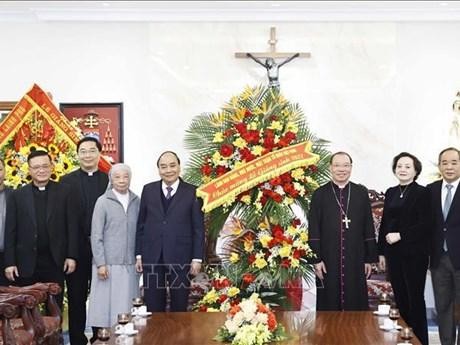 El presidente vietnamita, Nguyen Xuan Phuc, felicita con motivo de la Navidad y el Año Nuevo de 2023 a la Arquidiócesis de Hanói. (Fotografía: VNA)