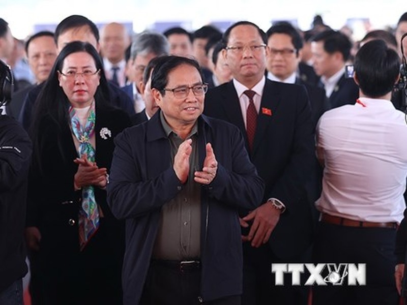 Primer ministro Pham Minh Chinh asiste a la inauguración del proyecto de autopistas Norte-Sur.