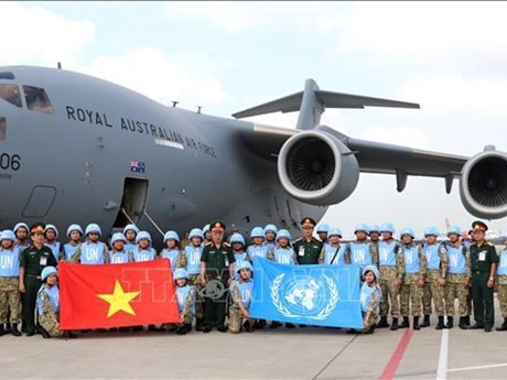 Oficiales del primer hospital de campaña del nivel 2 de Vietnam, antes de abordar un avión a Sudán del Sur para unirse a la misión de mantenimiento de la paz de las Naciones Unidas. (Fotografía: VNA)