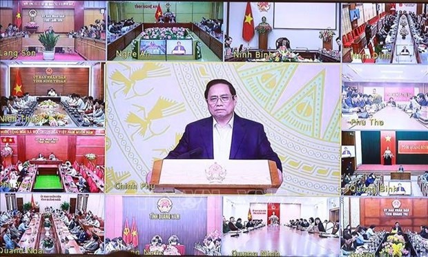 El primer ministro de Vietnam, Pham Minh Chinh, en la reunión virtual. (Fotografía: VNA)