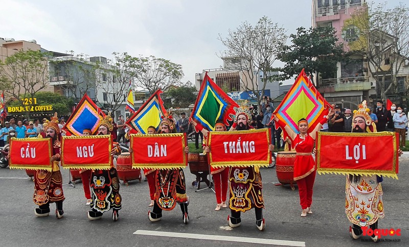 Celebran en Da Nang festival Cau Ngu.