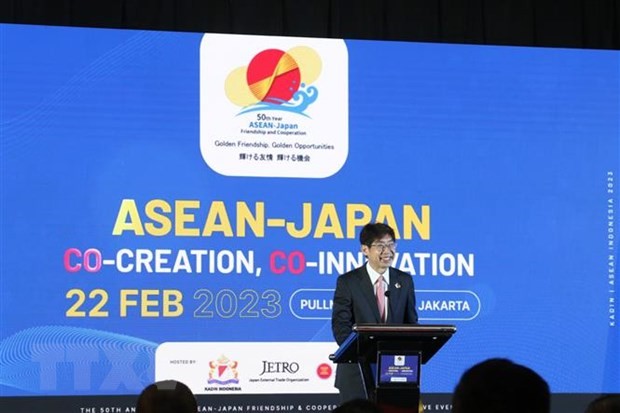 El embajador japonés ante la Asociación de Naciones del Sudeste Asiático (Asean), Kiya Masahiko, habla en el evento. (Fotografía: VNA)